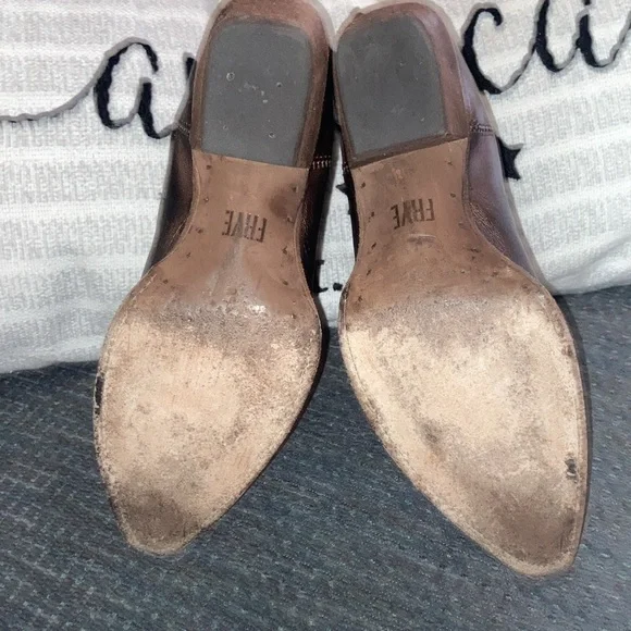 Frye| Sacha Chelsea Bronzed Bootie| Size 7B Pre Owned Condition - Picture 5 of 11